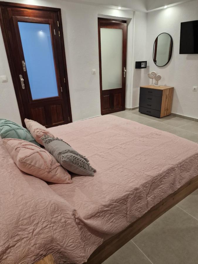 Το Στενάκι Apartment Skiathos Town Exterior photo